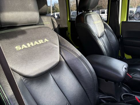 Used 2016 Jeep Wrangler Unlimited Sahara w/ Connectivity Group image 10