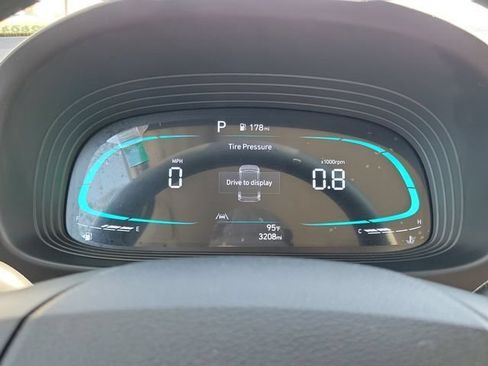 Certified 2026 Hyundai Venue SE FWD image 9