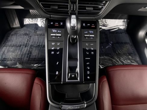 Certified 2023 Porsche Macan S AWD/4WD image 31