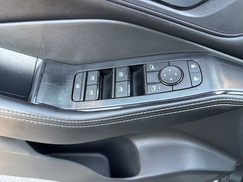 Used 2025 Nissan Rogue SV FWD image 25