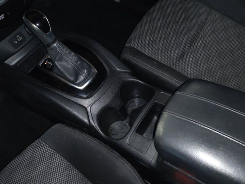 Used 2020 Nissan Rogue Sport SV image 26