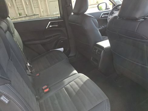 Used 2025 Mitsubishi Outlander SE AWD/4WD image 15