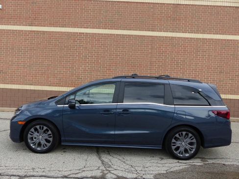 Used 2025 Honda Odyssey Touring image 5