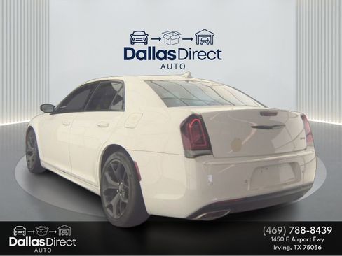 Used 2022 Chrysler 300 Touring L image 6