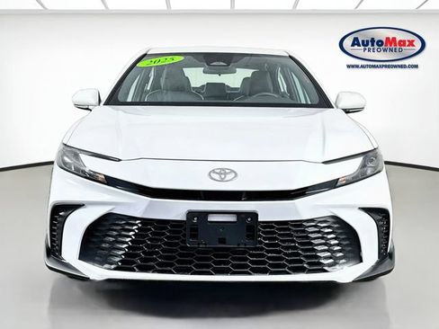 Used 2025 Toyota Camry SE FWD image 6