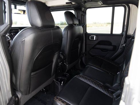 Used 2022 Jeep Gladiator Overland AWD/4WD image 15