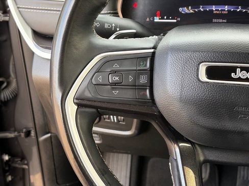 Used 2022 Jeep Grand Cherokee Laredo w/ Luxury Tech Group I image 16