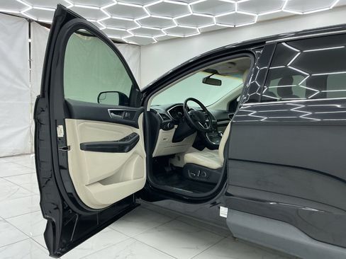 Used 2016 Ford Edge Titanium FWD image 19