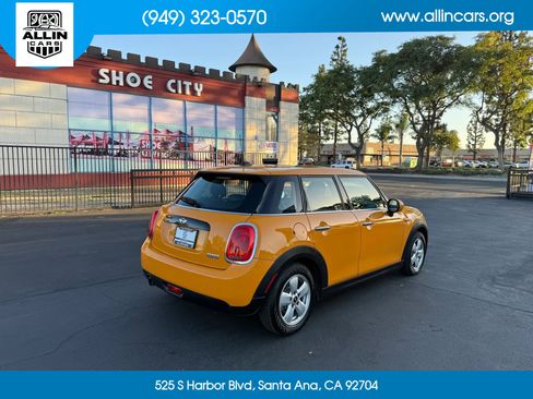 Used 2016 MINI Cooper 4-Door Hardtop FWD image 4
