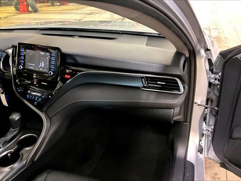 Used 2023 Toyota Camry SE image 13
