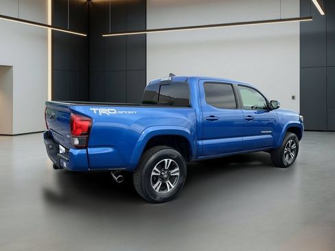 Used 2018 Toyota Tacoma SR5 RWD image 6