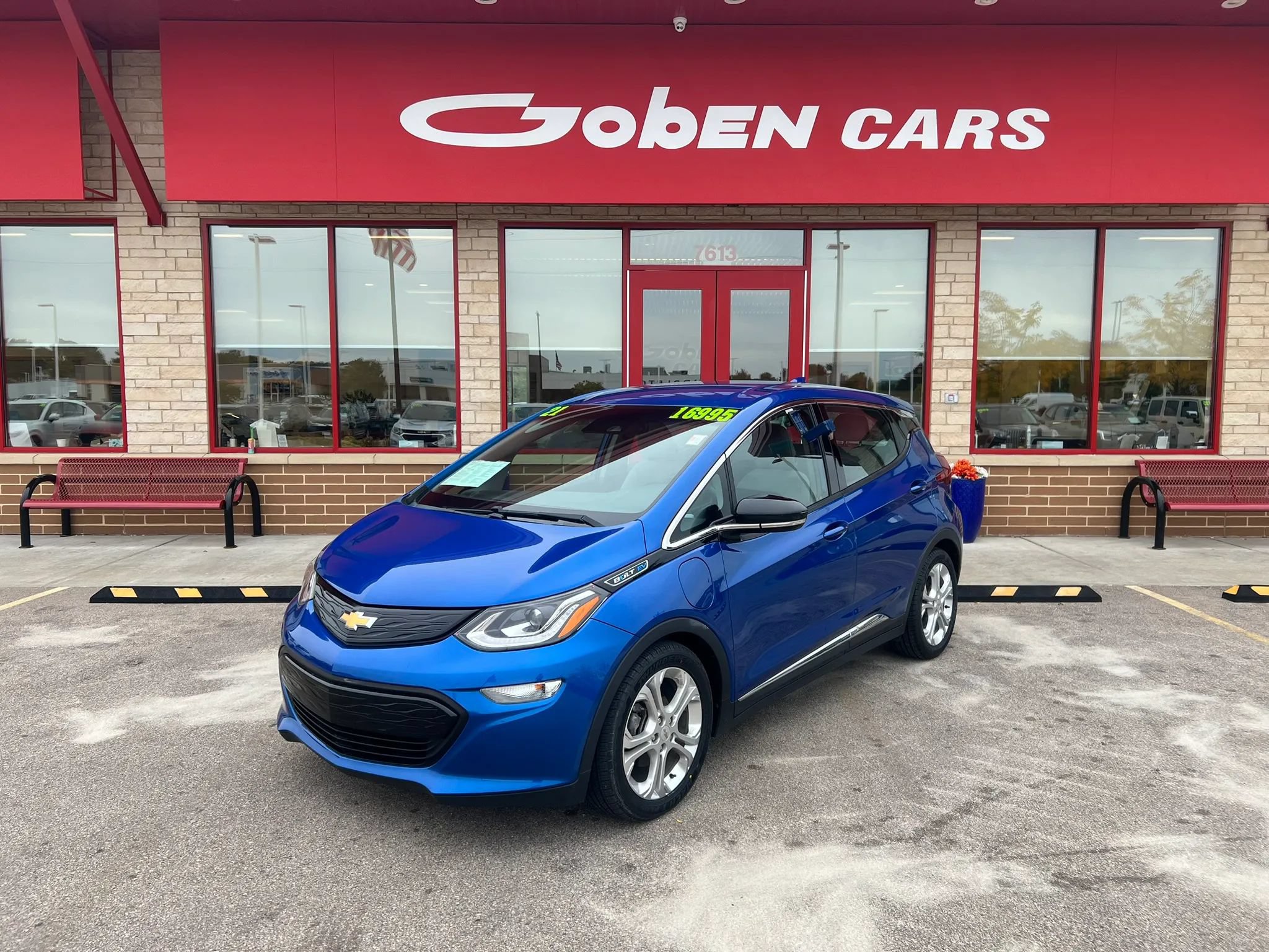 Used 2021 Chevrolet Bolt LT FWD image 1