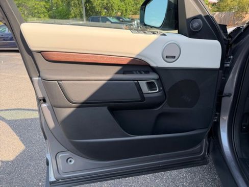 Certified 2025 Land Rover Discovery S AWD/4WD image 20