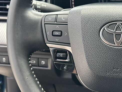 Used 2025 Toyota Camry SE FWD image 18