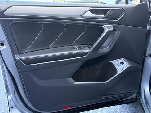 Used 2024 Volkswagen Tiguan SE image 6