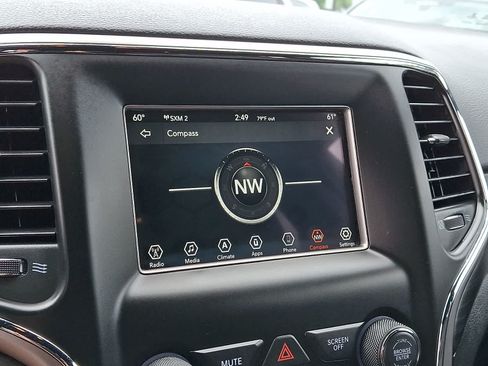 Used 2019 Jeep Grand Cherokee Laredo AWD/4WD image 19