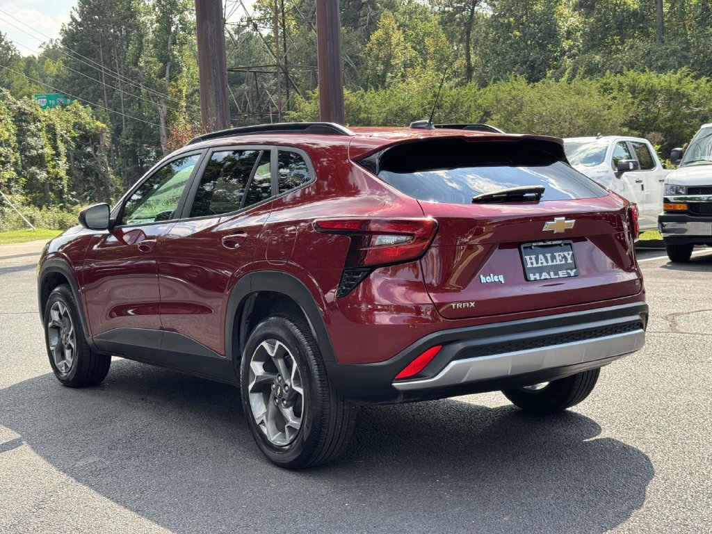 Used 2024 Chevrolet Trax LT FWD image 24