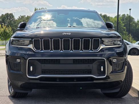 Used 2022 Jeep Grand Cherokee L Overland w/ Luxury Tech Group IV AWD/4WD image 3