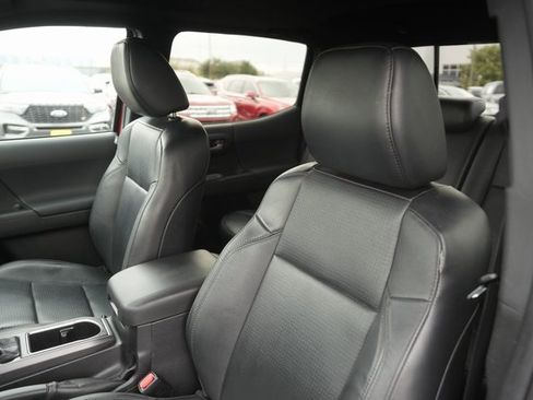 Used 2021 Toyota Tacoma TRD Off-Road image 10