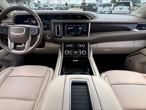 Used 2021 GMC Yukon XL Denali w/ Denali Premium Package RWD image 16