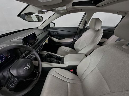 Certified 2025 Honda Accord SE image 5