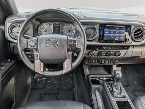 Used 2018 Toyota Tacoma TRD Sport w/ TRD Premium Sport Package AWD/4WD image 16