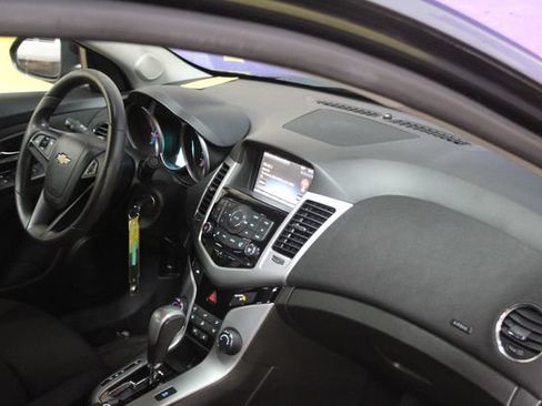 Used 2015 Chevrolet Cruze LT FWD image 12