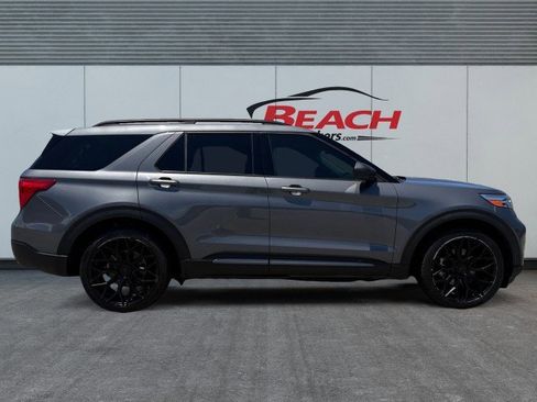 Used 2021 Ford Explorer XLT w/ Equipment Group 202A RWD image 9