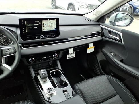 New 2026 Mitsubishi Outlander ES image 8