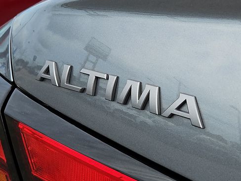 Used 2024 Nissan Altima 2.5 SV FWD image 5