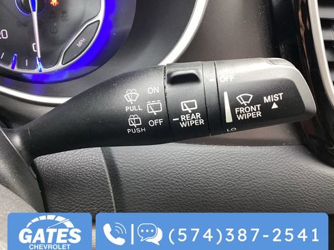 Used 2023 Chrysler Pacifica Touring-L image 32