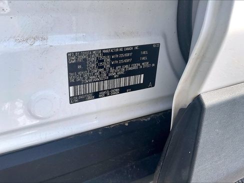 Used 2024 Toyota RAV4 XLE FWD image 35