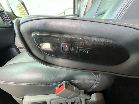 Used 2016 Chevrolet Express 2500 RWD image 33