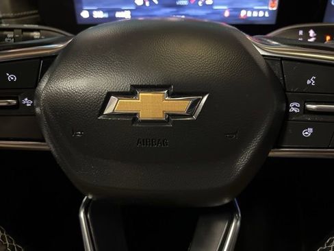 Used 2025 Chevrolet Traverse LT w/ Sun and Wheel Package image 37