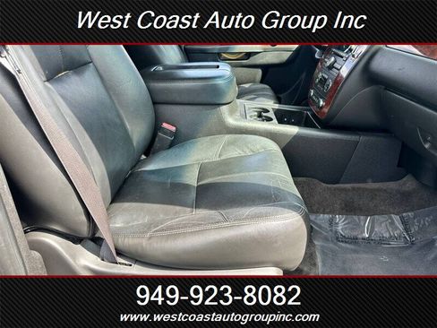 Used 2014 Chevrolet Suburban LT image 7