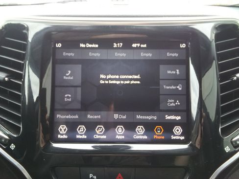 Used 2019 Jeep Cherokee Limited AWD/4WD image 25