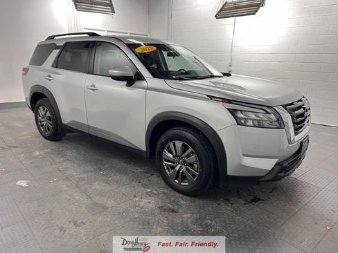 Used 2025 Nissan Pathfinder SV FWD image 3