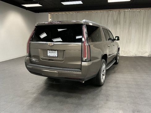 Used 2016 Cadillac Escalade ESV Luxury image 5