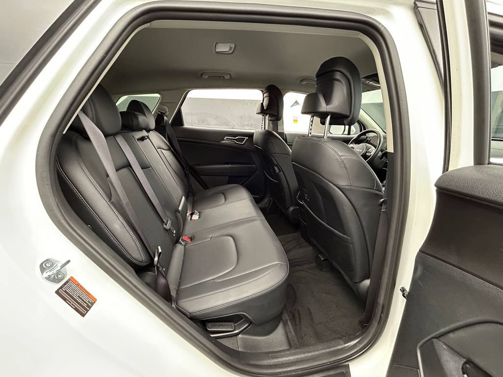 Used 2023 Kia Sportage EX AWD/4WD image 11