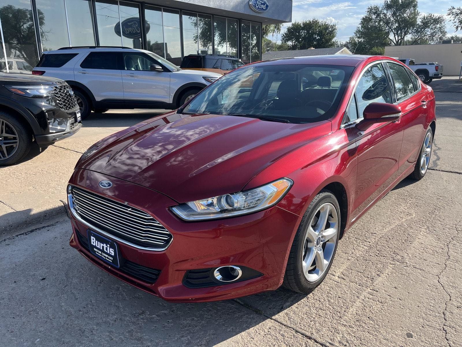 Used 2014 Ford Fusion SE FWD image 2