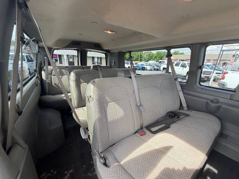 Used 2017 Chevrolet Express 3500 LT w/ LT Preferred Equipment Group RWD image 19