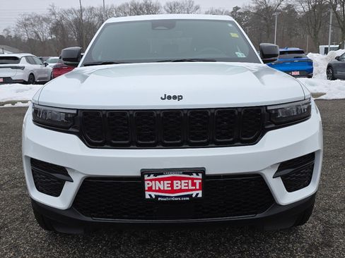 Certified 2025 Jeep Grand Cherokee Altitude image 10