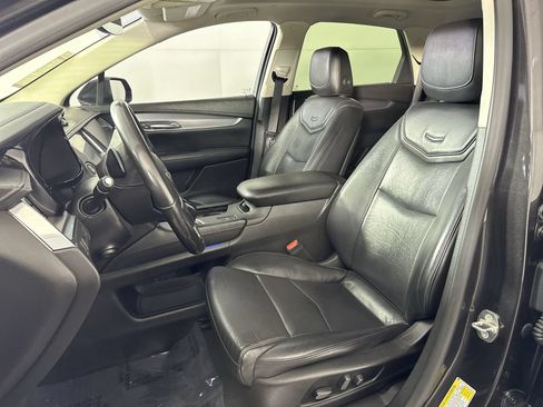 Used 2018 Cadillac XT5 Luxury w/ Driver Awareness Package FWD image 11