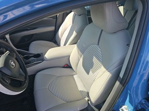 Used 2023 Toyota Camry SE w/ Cold Weather Package FWD image 9