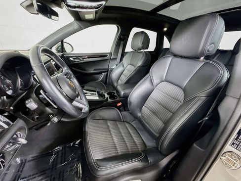 Certified 2024 Porsche Macan Turbo AWD/4WD image 5