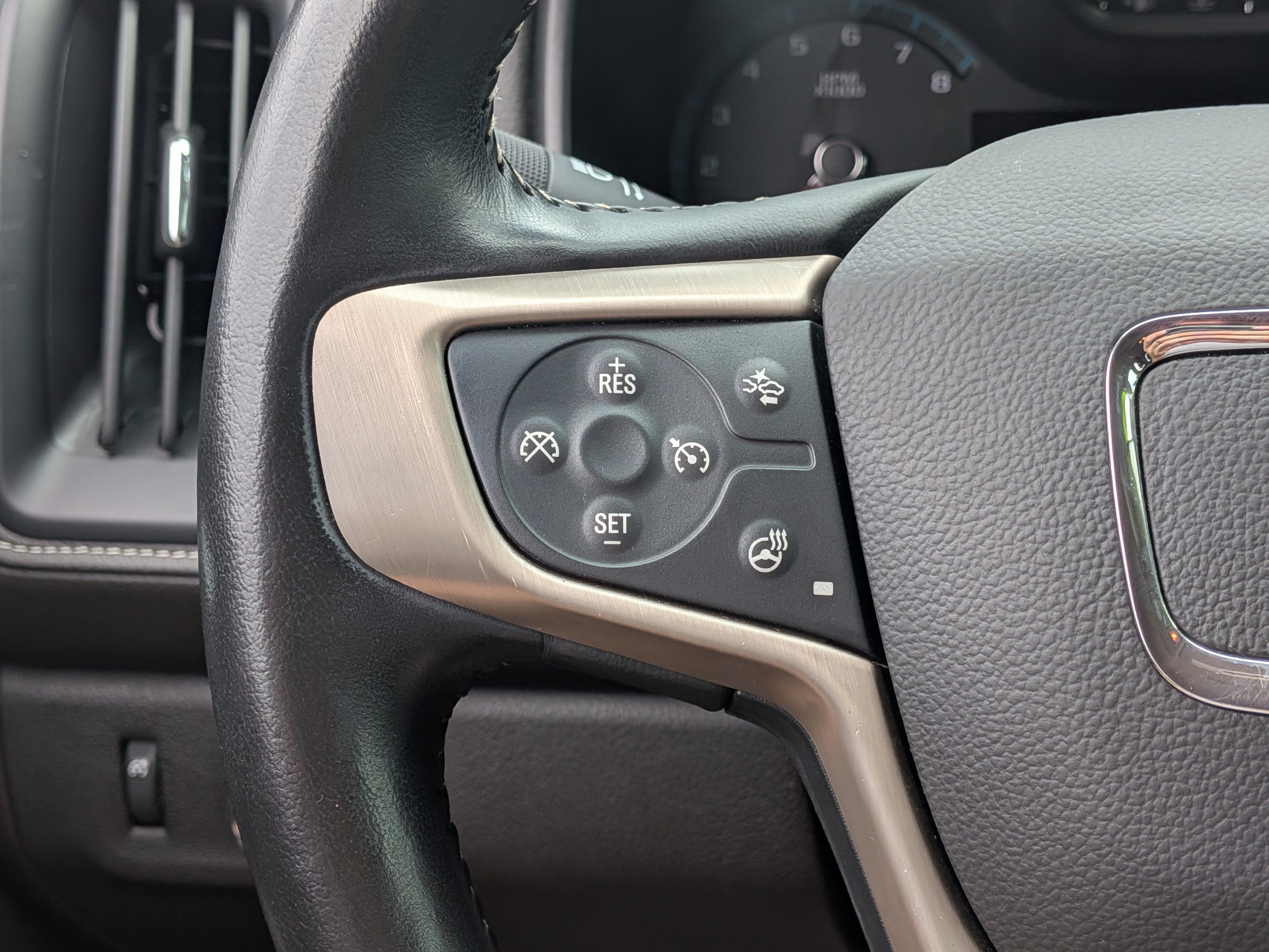 Used 2022 GMC Canyon Denali RWD image 25