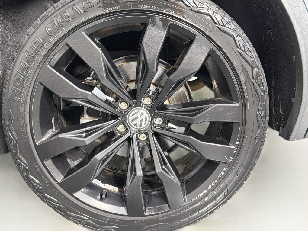 Used 2021 Volkswagen Tiguan SE R-Line AWD/4WD image 29