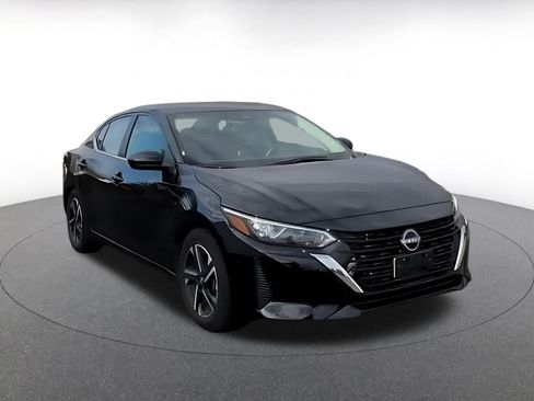 Used 2025 Nissan Sentra SV image 3