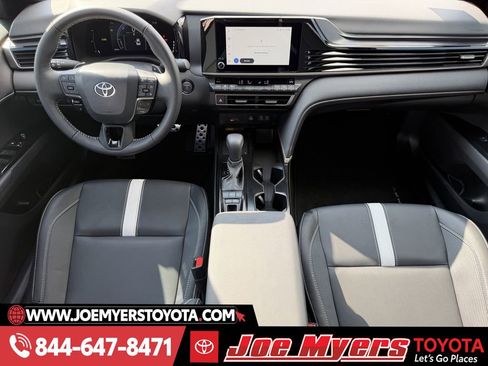 Used 2025 Toyota Camry SE w/ Convenience Package image 13