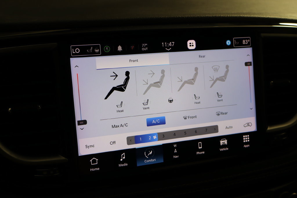 Used 2023 Chrysler Pacifica Limited FWD image 32